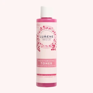 Lumene HELLÄ Moisturizing Toner - Återfuktande ansiktsvatten från Lumene HELLÄ-serien. Kommer i en rosa plastflaska med vitt lock och är speciellt framtagen för torr hud. Innehåller nordiska lingonextrakt och passar för daglig användning.