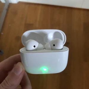 Trådlösa hörlurar  - Tjena säljer dessa hörlurar för ett bra pris🙌