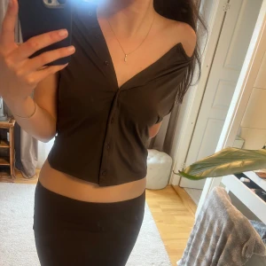 Brunt set - Lång kjol och en topp