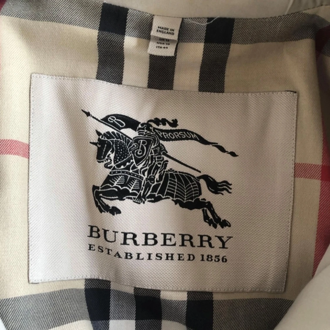 Beige trenchcoat från Burberry - 1