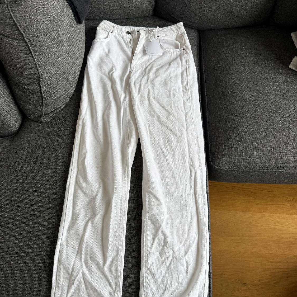 Vita raka jeans från bikbok