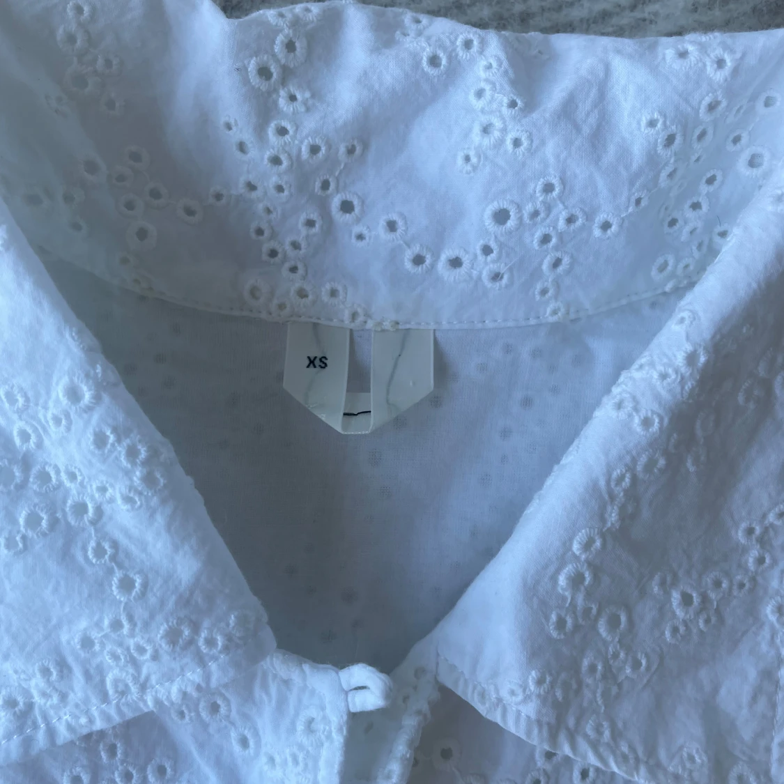 Vit broderad pyjamas från ARKET - 2