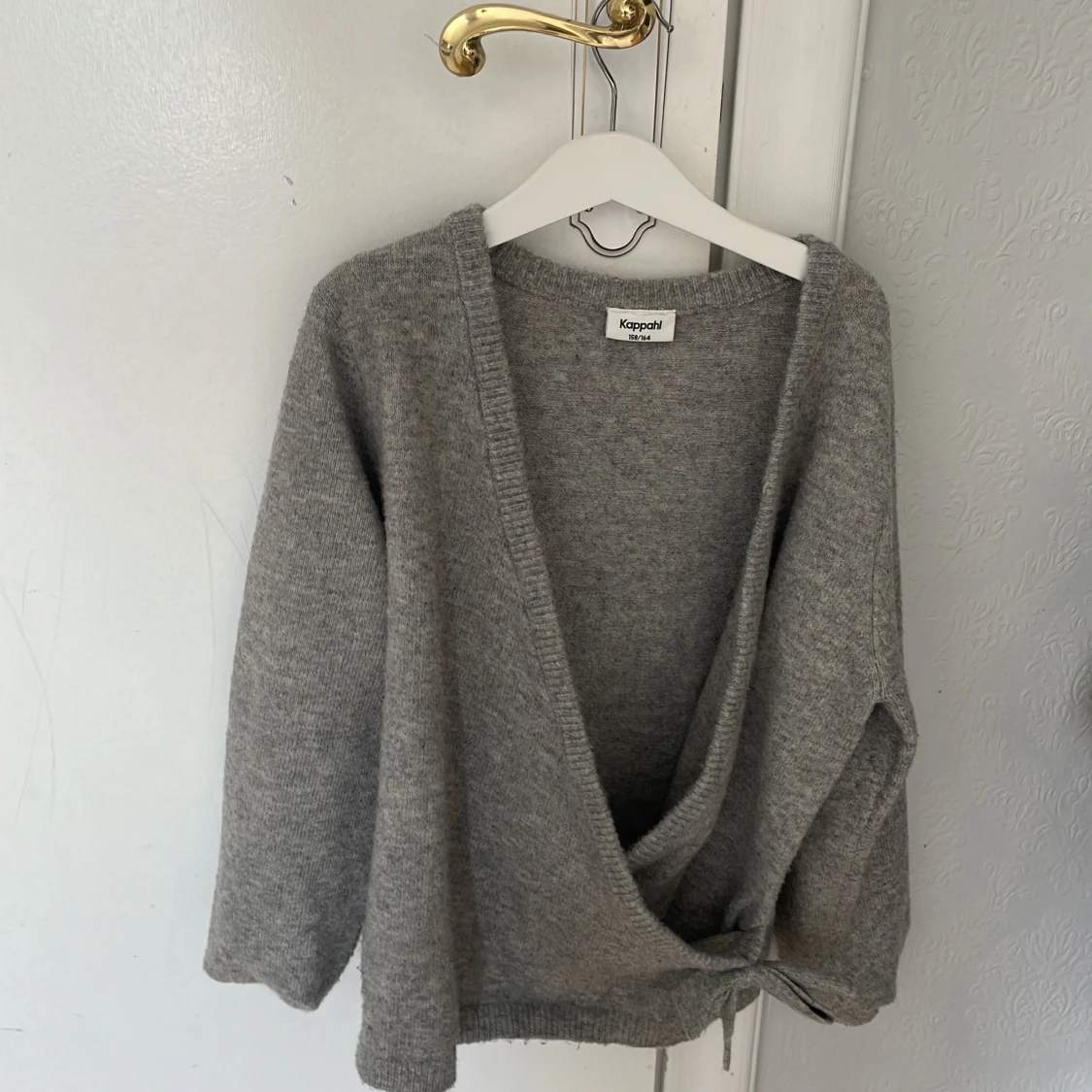 Grå omlottkofta från Kappahl