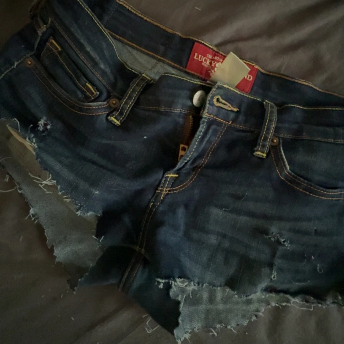 lågmidjad Jeanshorts