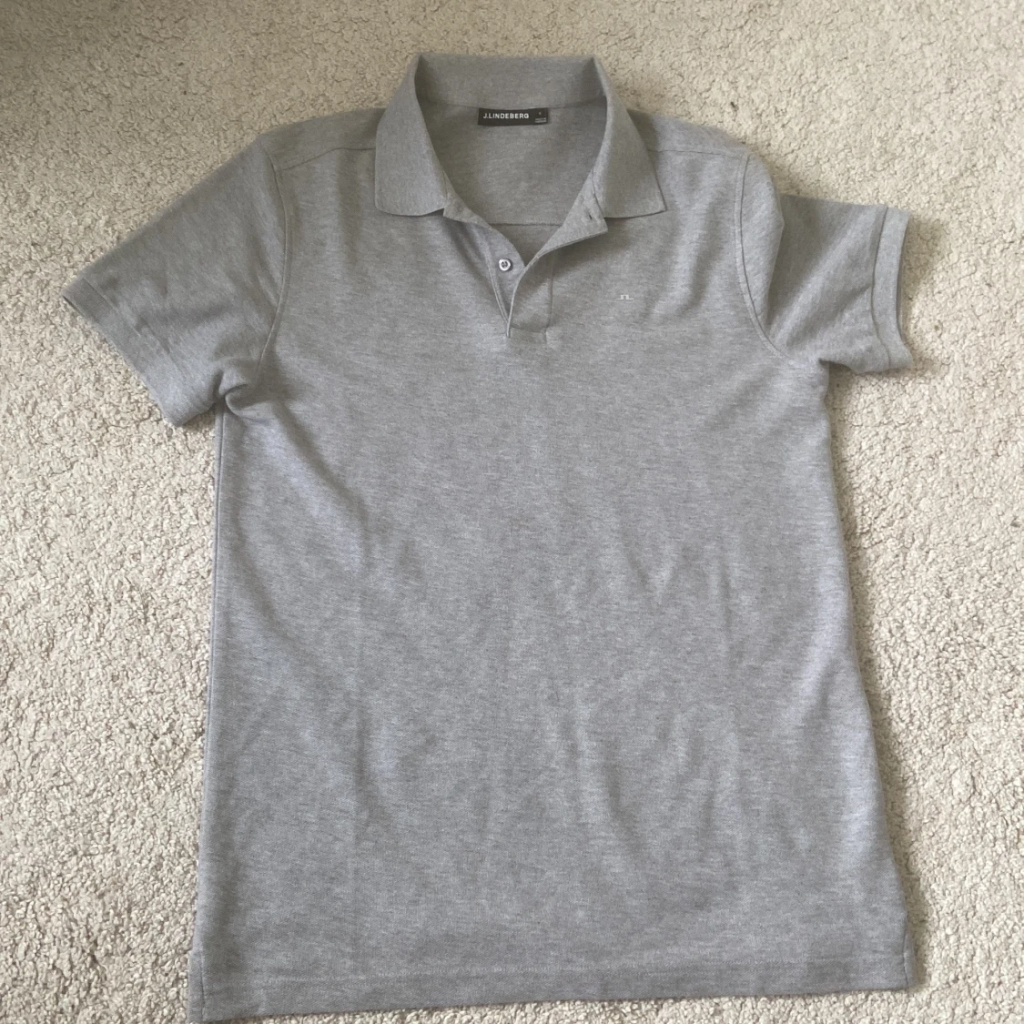 Grå pikétröja från J.Lindeberg