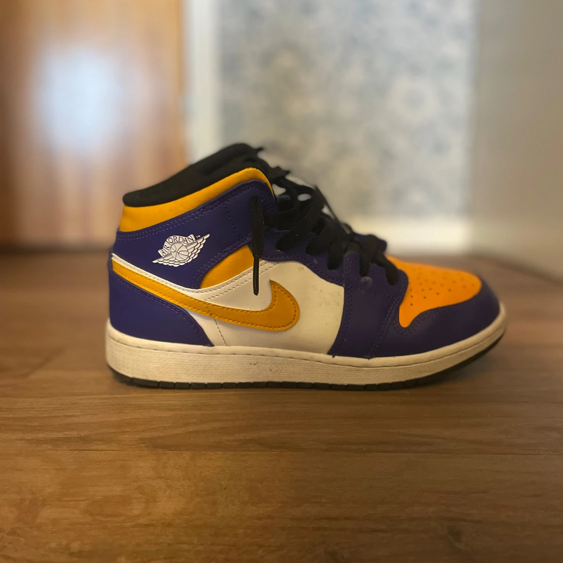 Jordan 1 lakers