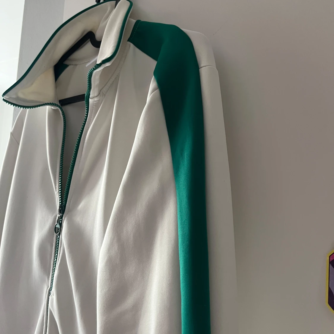 Vit och grön vindjacka från Zara - 1