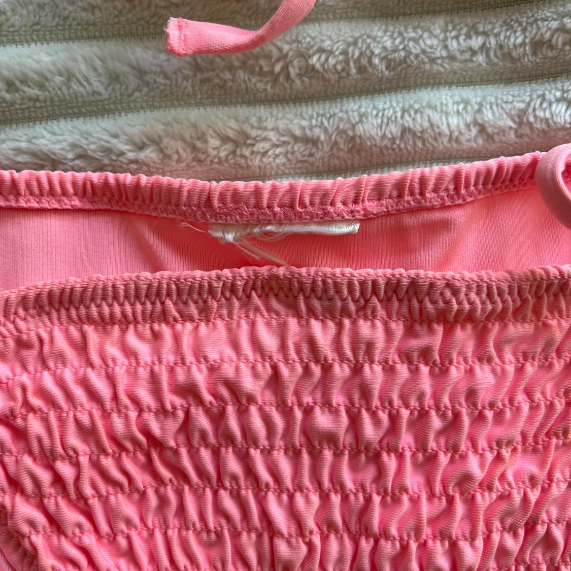 Rosa bikini med smock och knyt - 2