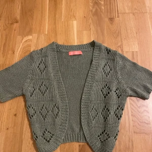 Bolero - Jätte fin bolero som är köpt på en marknad i Spanien. Jag har själv aldrig använt den🥰 Står ingen storlek men passar nog Xs och S.