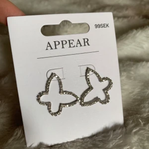 örhängen  - helt nya då jag inte använder silversmycken. Orginalpriset är 99kr säljer för 40kr