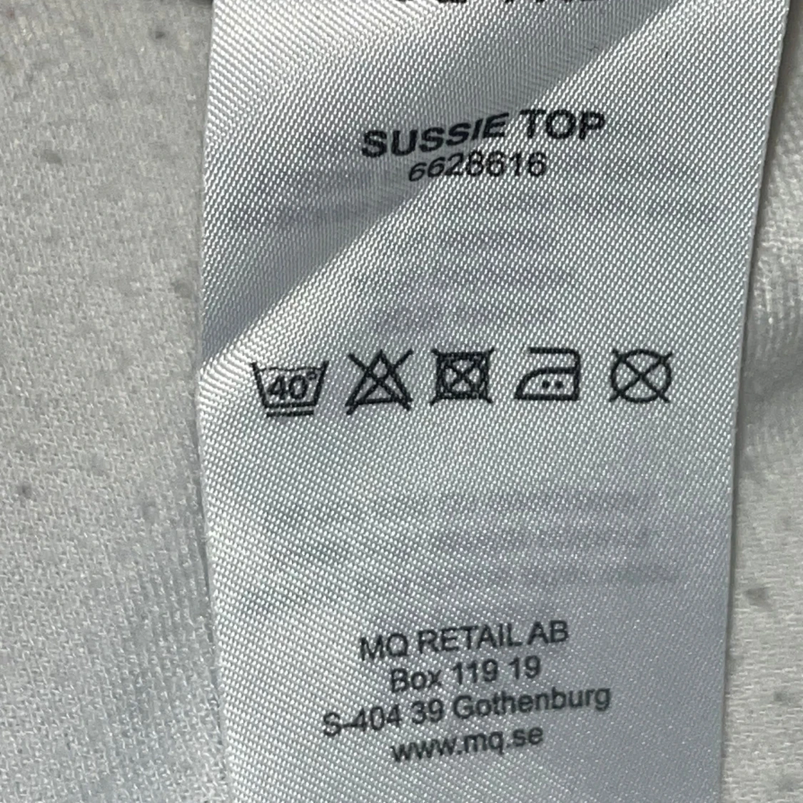 Vit topp med strass från MQ Edition - 3