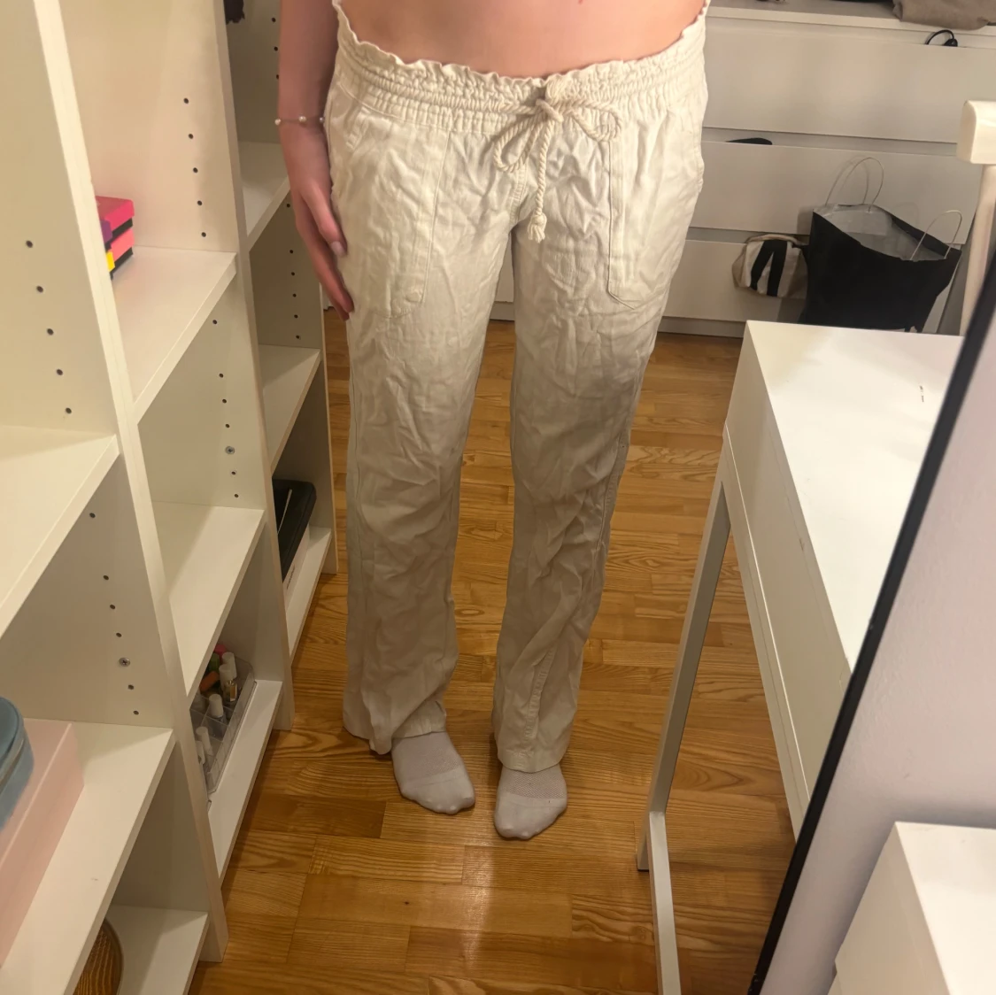 Beiga linnebyxor med snörning - 1