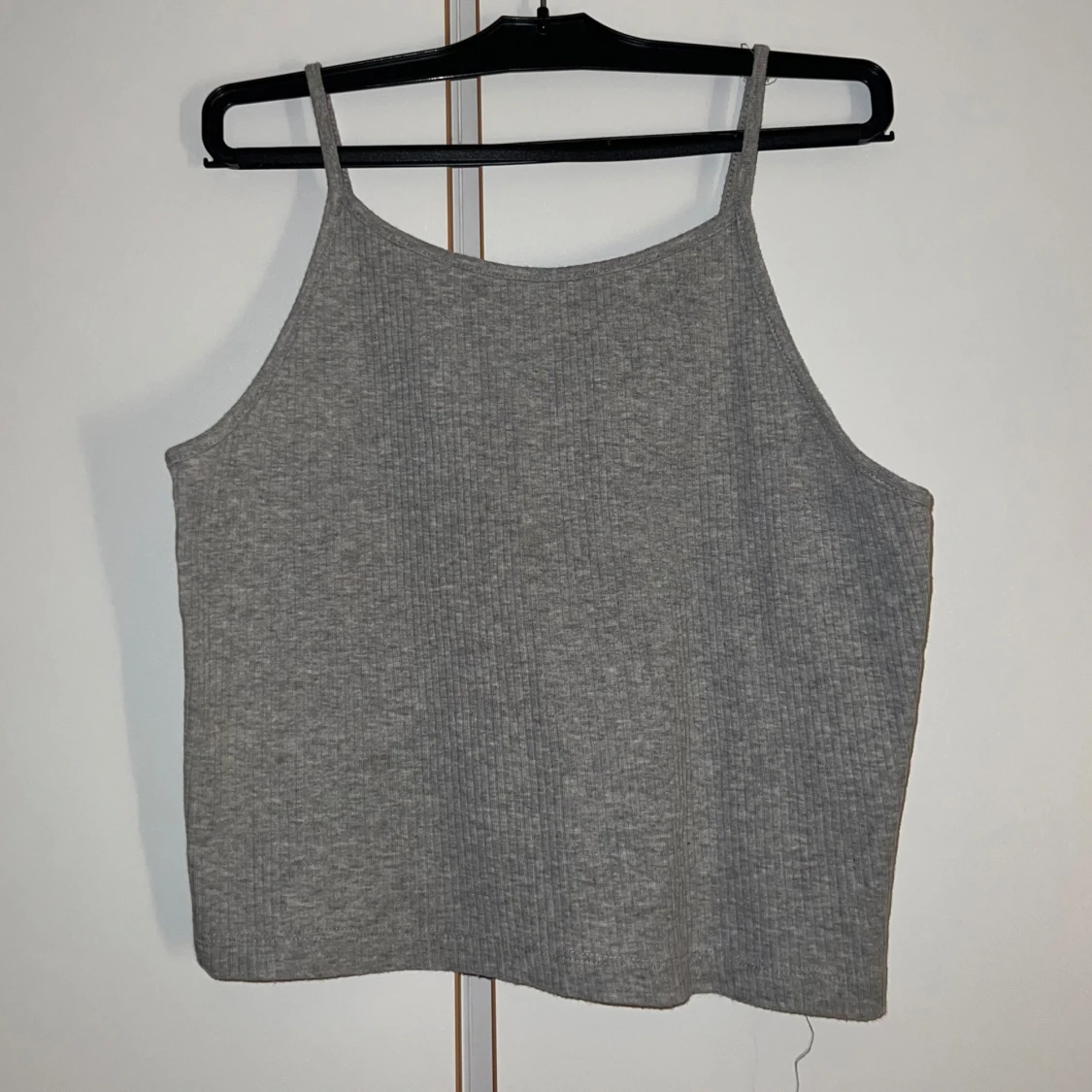 Grå ribbad linnetopp från Cubus