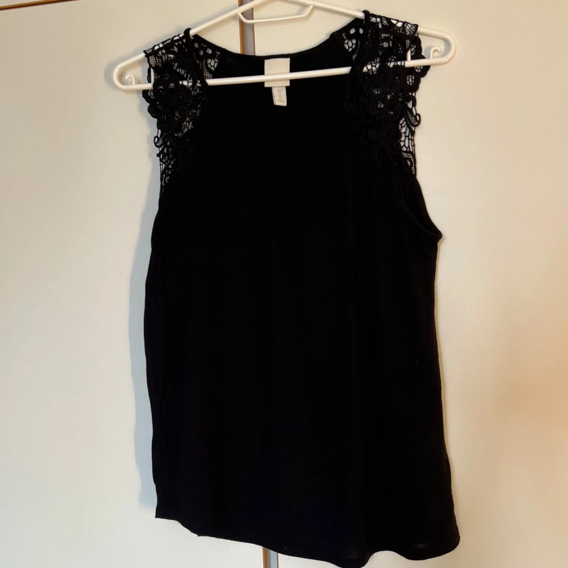 Svart ärmlös topp med spets H&M XS - 1