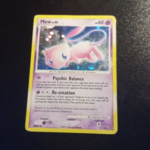 15/132 - HOLO MEW (använd) - Ett mew kort använt (syns) men inte för mycket så liksom ser fortfarande fint ut