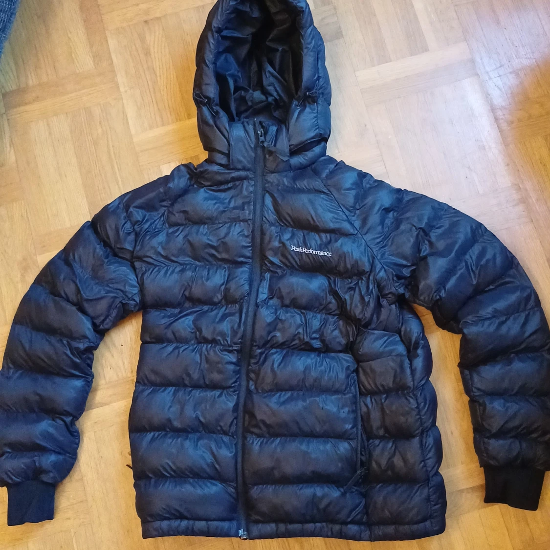 Svart jacka Peak Performance