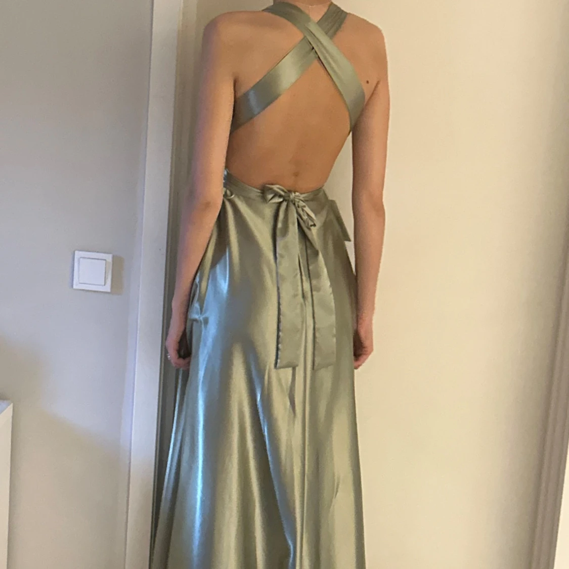 Sage green klänning från ivory field - 1