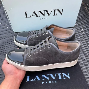 Lanvin Grey elephant  - Säljer nu dessa Lanvins Grey elephant i uk 10 där box och dustbag ingår, skriv för fler bilder/frågor🙌🏼
