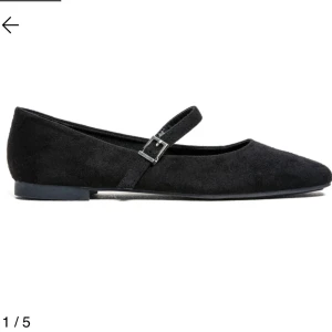 Svarta mocka ballerinas med spänne lager157 - Helt nya, storlek 37!