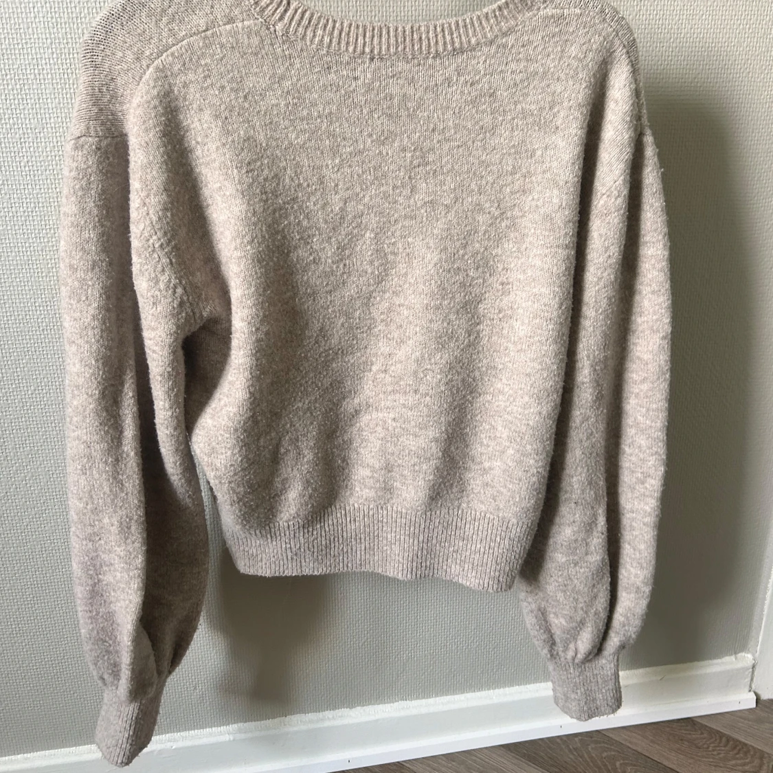 Beige stickad tröja från  ”Other Stories” - 1