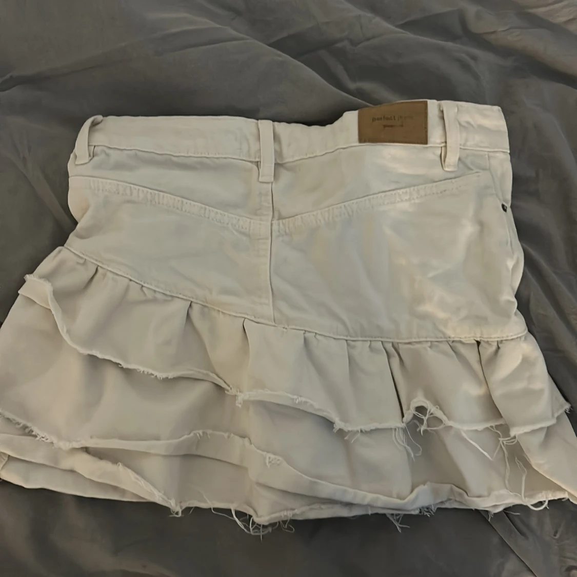 Fin oanvänd kjol från Gina - 1