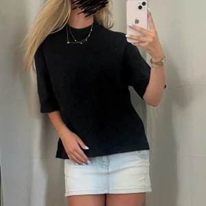 Trekvartsärmad tröja Gina Tricot  - Superfin trekvartsärmad tröja från Gina Tricot i storlek S🥰 Defekten är att den har djurhår på sig (se sista bild)❣️