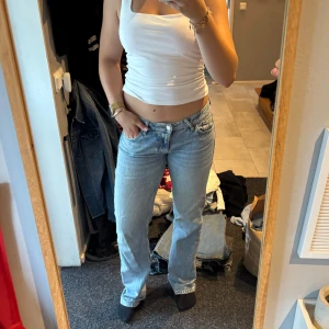 Raka jeans - Snygga raka jeans från Zara i storlek 38