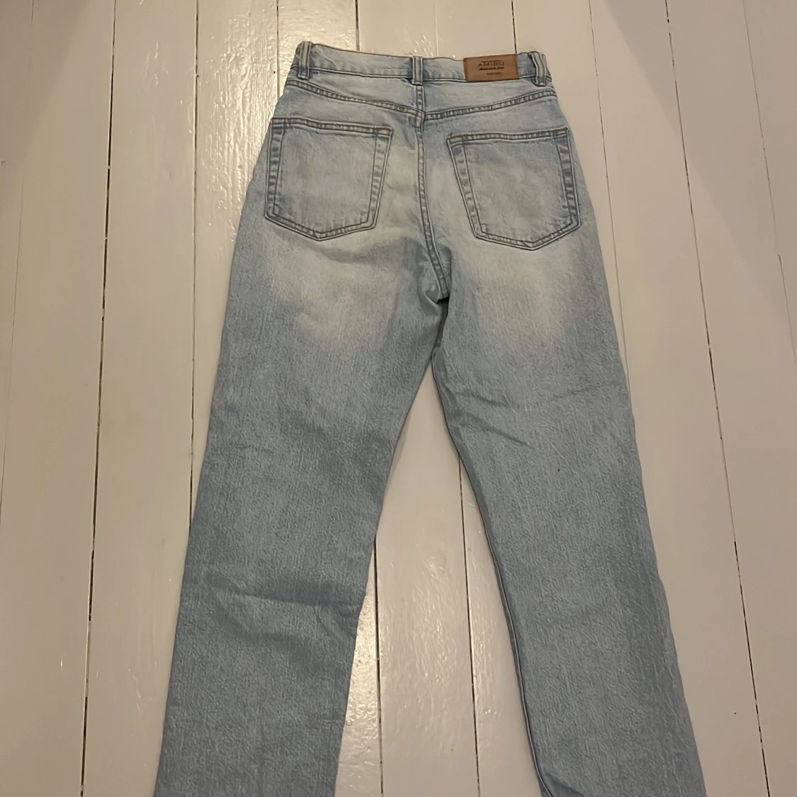 Ljusblå raka jeans från Amisu - 3