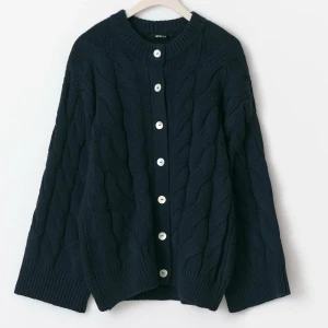 Blå kofta Gina Tricot  - Super populär kofta från Gina, använd fåtal gånger 🩵