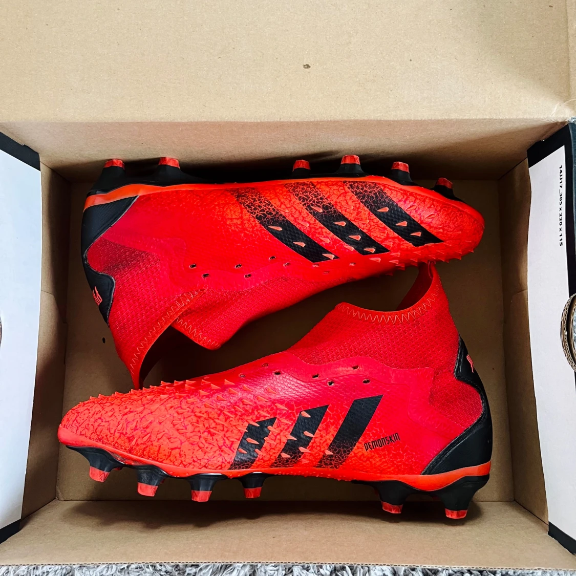 Röda Adidas Predator fotbollsskor - 1