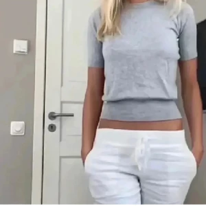 zara topp  - använd 1-2 ggr! vid intresse kom för egna bilder, strl s 💕 perfekt som ett snyggt basplagg 