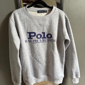 Polo Ralph lauren tröja  - Ralph lauren tröja // storlek S // oanvänd // pris 799 // tveka inte på att höra av er vid frågor eller funderingar!