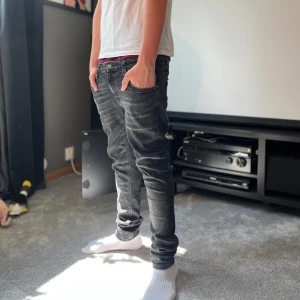 Nudie Jeans - Tjena säljer dessa feta nudie jeans i NYTT SKICK‼️‼️Nypris ca 1600kr🙌 Hör av dig vid frågor😉