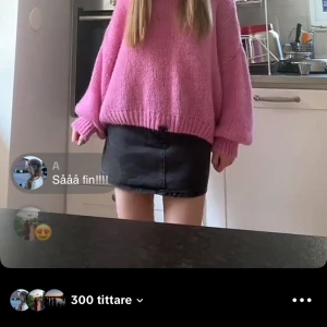 Svart kort jeanskjol - säljer en svart jeanskjol från subdude som är nästan helt oanvänd!!! 