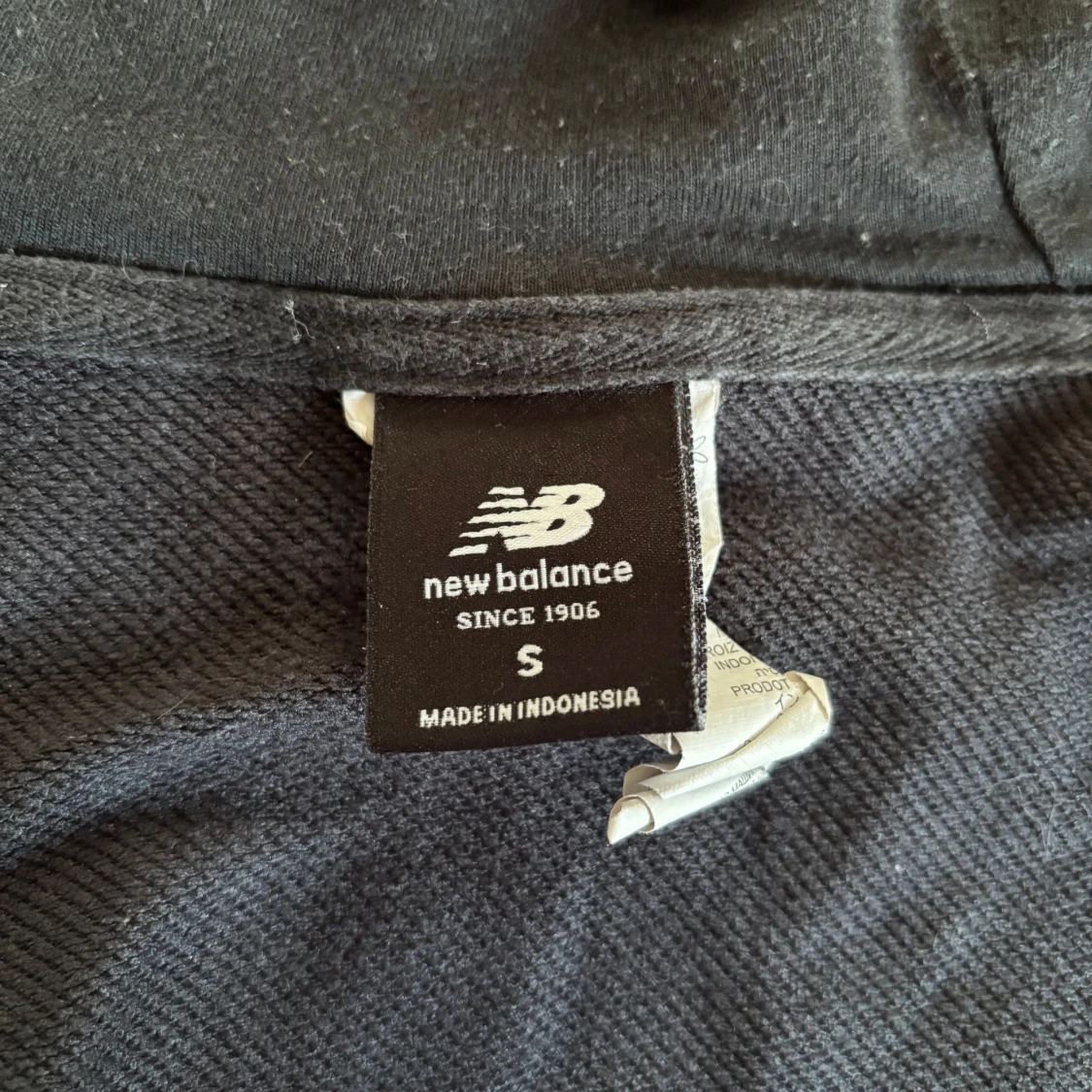 Svart zip up från New Balance S - 2