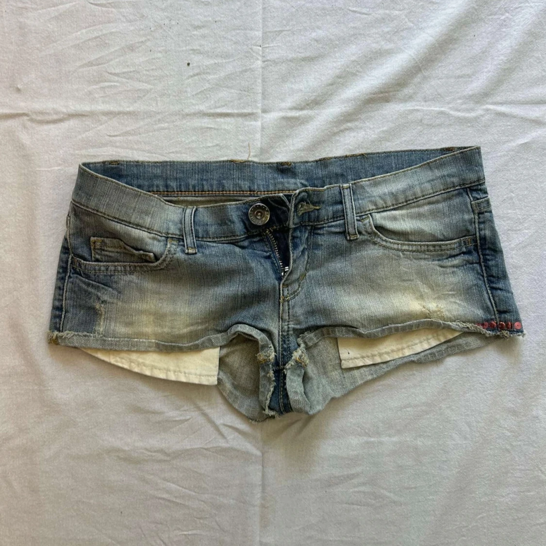 Ljusblå jeansshorts