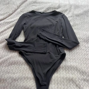 Grå långärmad body från Zara - Grå långärmad body från Zara 