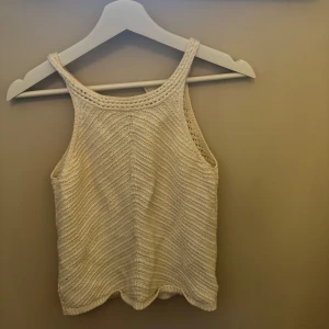 Virkar beiget linne - Virkat bieget/vitt linne, säljer då jag har två likadana🙌🏻