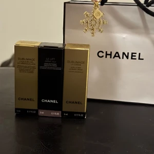 Hudvårdsprodukter och Berlock - Ett set med hudvårdsprodukter. Inkluderar Le Lift och Sublimage serum. Dessutom ingår en berlock