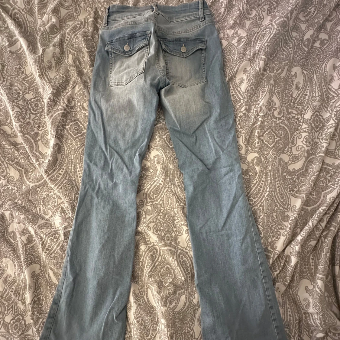 Bootcut jeans med slitna knän från Nelly - 1