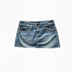 Jeanskjol - Snygg mini jeanskjol! 🌪️ midjemått= 39cm längd= 28cm <3