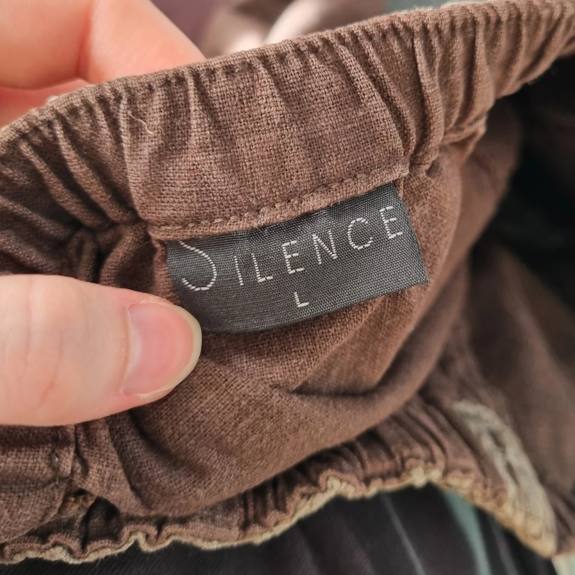 Brun långkjol med spets från Silence - 3