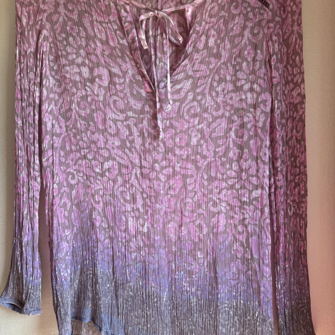 Rosalila blus med leopardmönster Lucky Brand