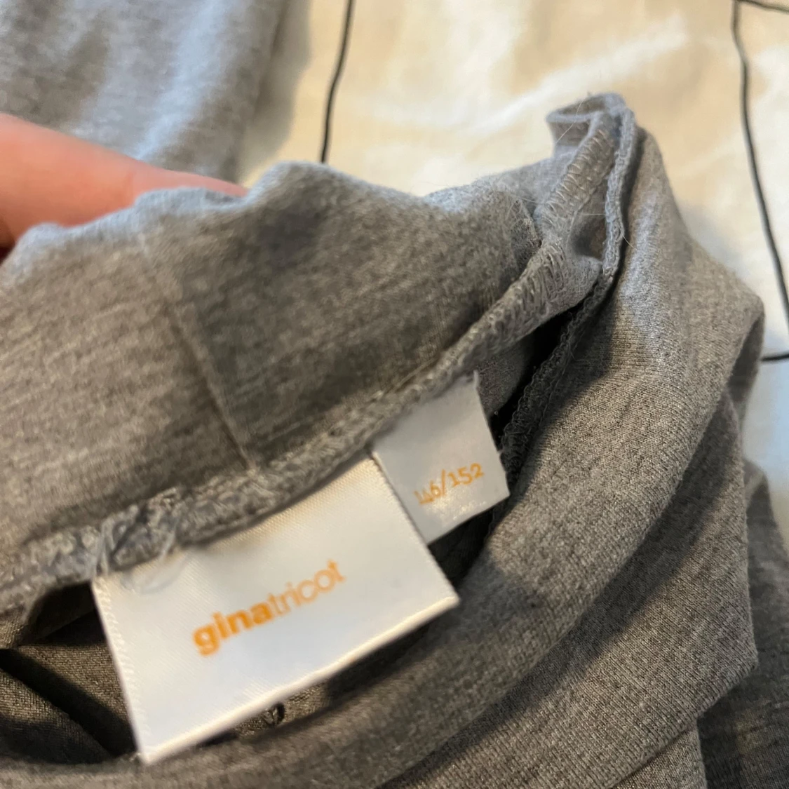 Grå yogabyxor från Gina Tricot - 1