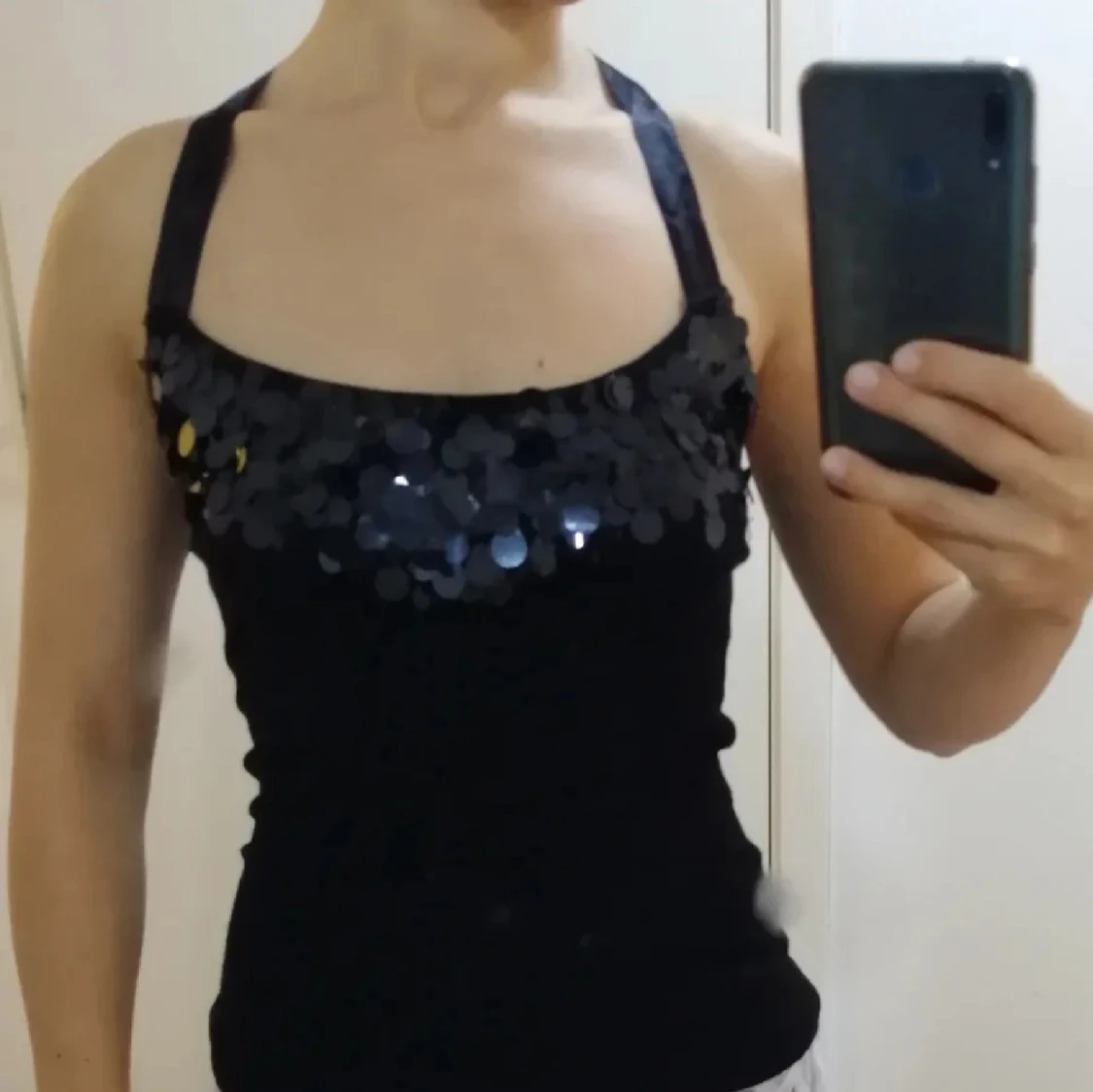 Svart paljettprydd linnetopp - 2