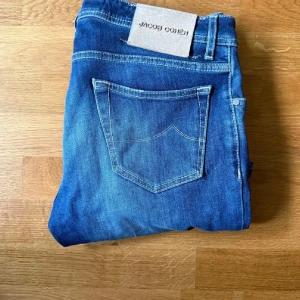 Jacob Cohen jeans  - Jacob cohen jeans! Storlek-32, benlängd- 102 cm midja- 43 cm - Modell 622, slim fit passform. Nypris 5000 - Vestiticloset
