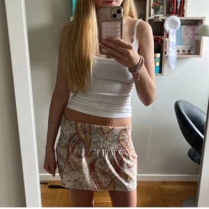 Mönstrad kortkjol med smock - Kjol som även kan användas som topp