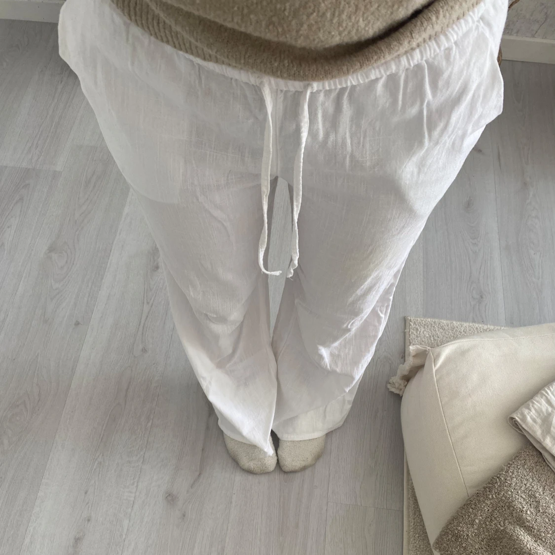 Vita linnebyxor från H&M Divided