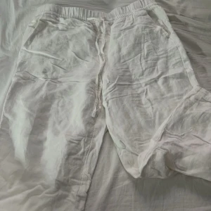 Linnebyxor från H&m 🤍 - Fina linnebyxor från H&m som är för små för mig🤍 Topp skick🤍