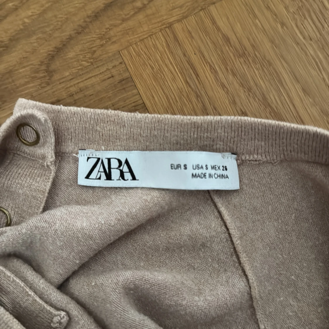Beige stickad tröja från Zara - 4
